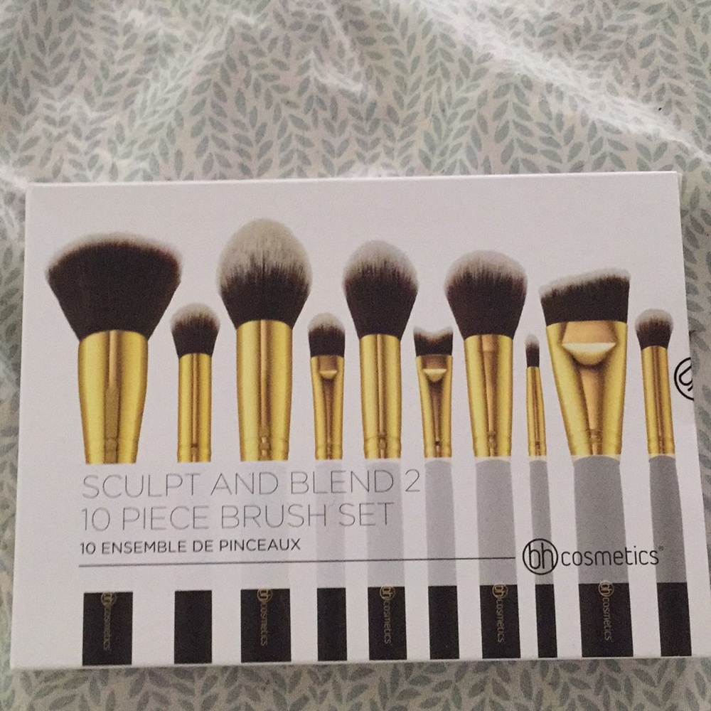 New 10 Piece Sculpt and Blend Makeup Brush Set